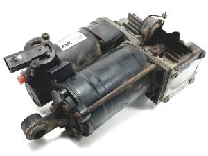 BOMBA SUSPENSION A2213201704 MERCEDES CLASE S (W221) BERLINA Autodesguaces Alicante