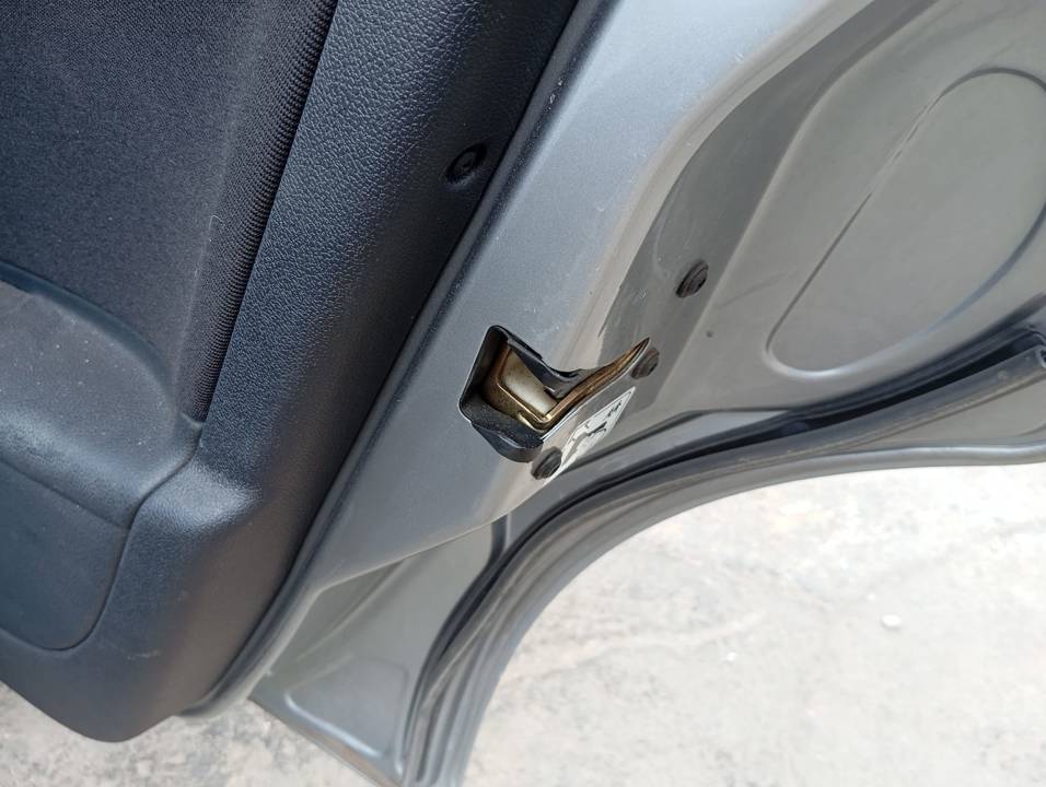 CERRADURA PUERTA TRASERA DERECHA