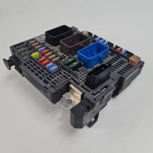 CAJA RELES / FUSIBLES 9677987180 CITROEN C4 BERLINA (B7) Autodesguaces Alicante