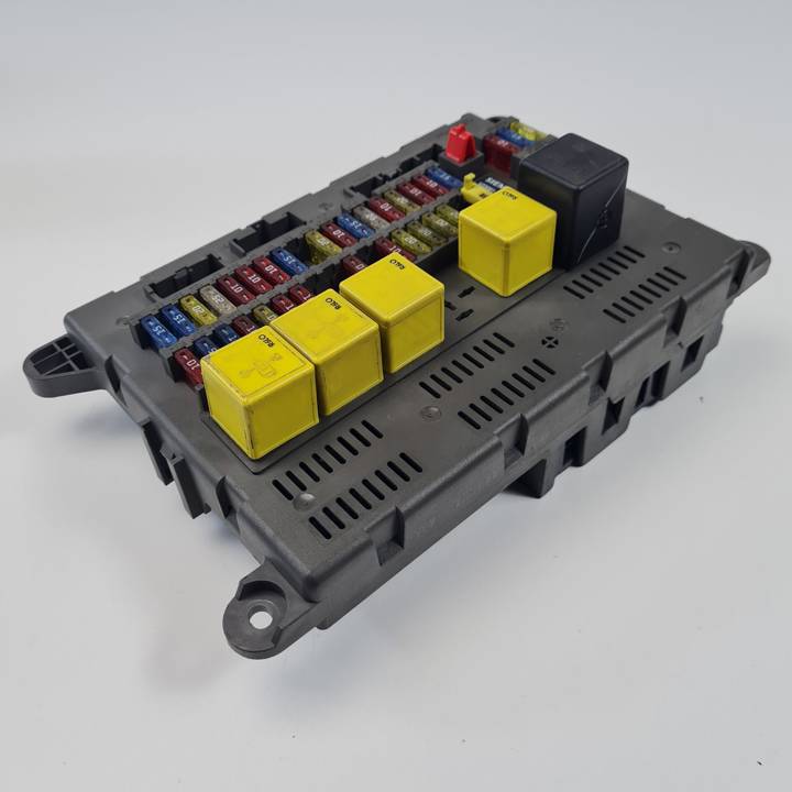 CAJA RELES / FUSIBLES YQE102930 LAND ROVER FREELANDER (LN) Autodesguaces Alicante