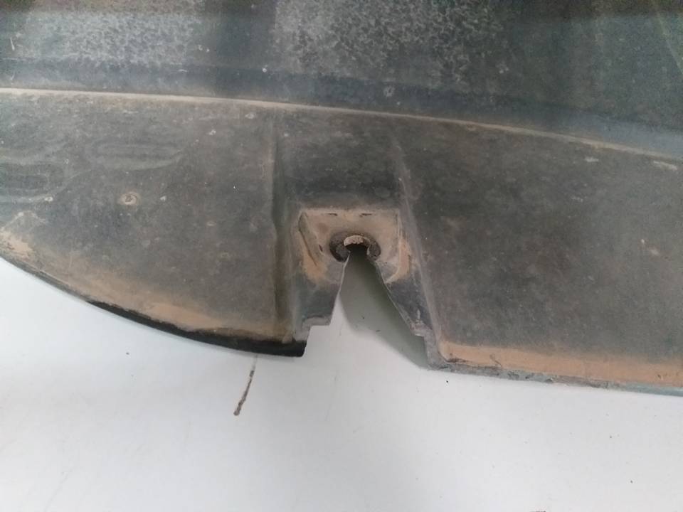 PARAGOLPES TRASERO