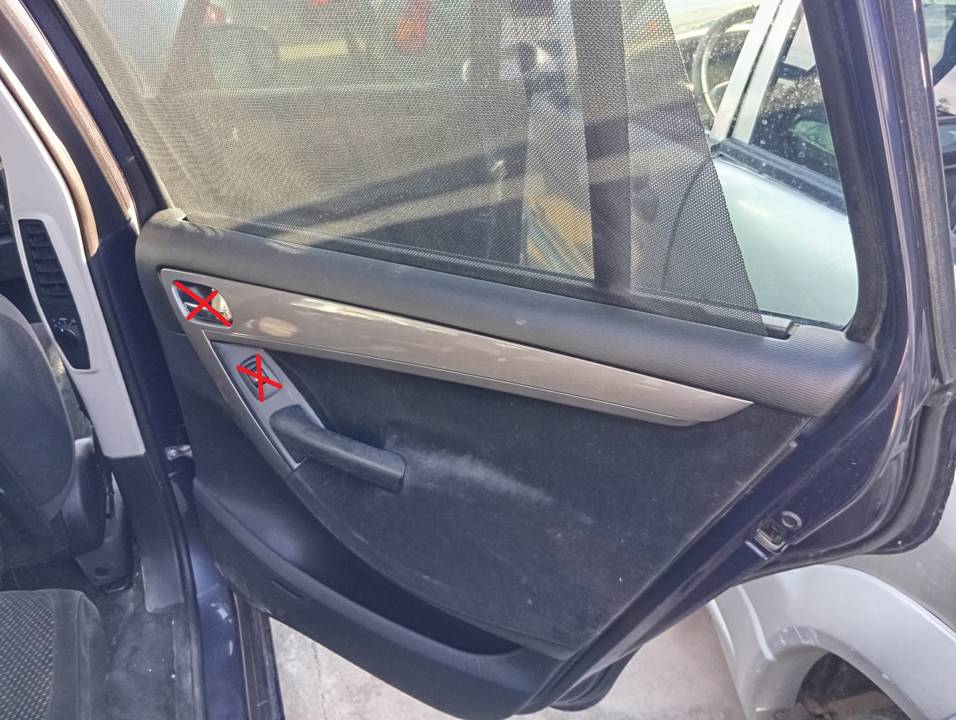 GUARNECIDO PUERTA TRASERA DERECHA