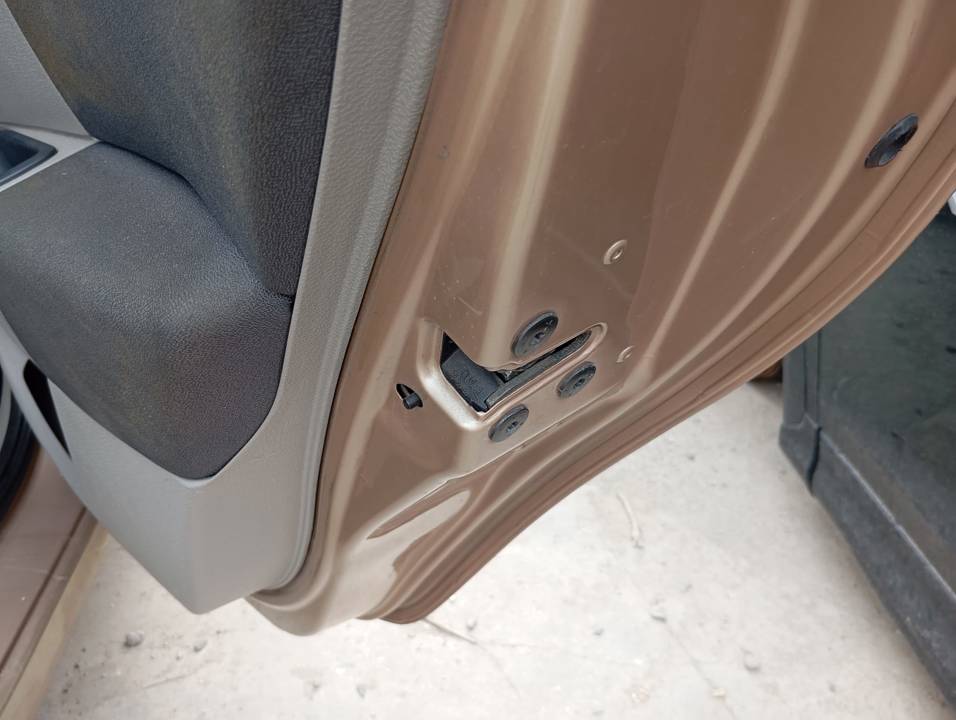 CERRADURA PUERTA TRASERA DERECHA