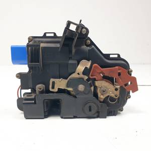 CERRADURA PUERTA TRASERA DERECHA 7L0839016 PORSCHE CAYENNE (TYP 9PA) Autodesguaces Alicante