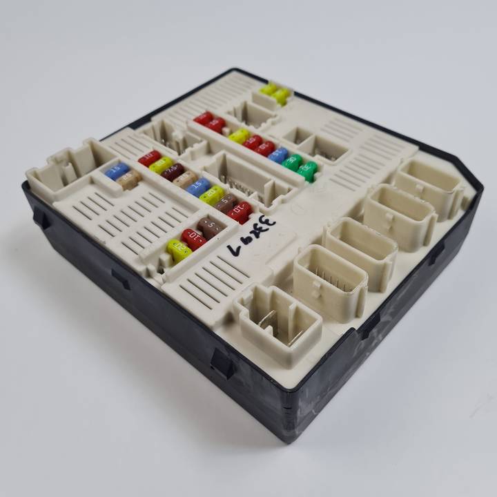CAJA RELES / FUSIBLES 284B60008R RENAULT MEGANE III BERLINA 5P Autodesguaces Alicante