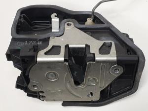 CERRADURA PUERTA TRASERA DERECHA 7036172 BMW SERIE 5 BERLINA (E60) Autodesguaces Alicante