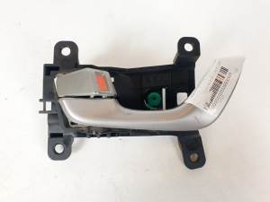 MANETA INTERIOR DELANTERA IZQUIERDA 82613J9000 HYUNDAI KONA Autodesguaces Alicante