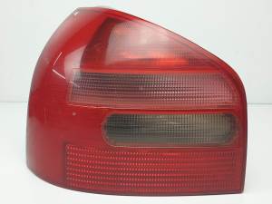 PILOTO TRASERO IZQUIERDO 8L0945095A AUDI A3 (8L) Autodesguaces Alicante