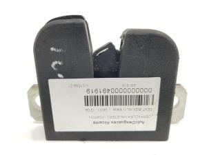 CERRADURA MALETERO / PORTON 6L6827505A SEAT IBIZA (6L1) Autodesguaces Alicante
