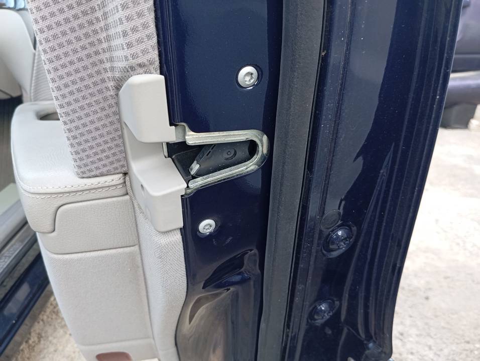 CERRADURA PUERTA DELANTERA DERECHA