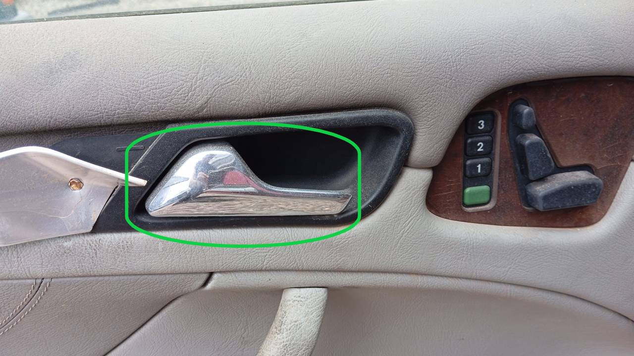 MANETA INTERIOR DELANTERA IZQUIERDA