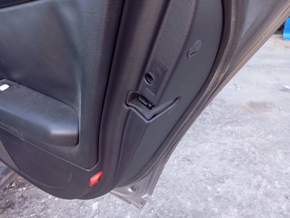CERRADURA PUERTA TRASERA DERECHA