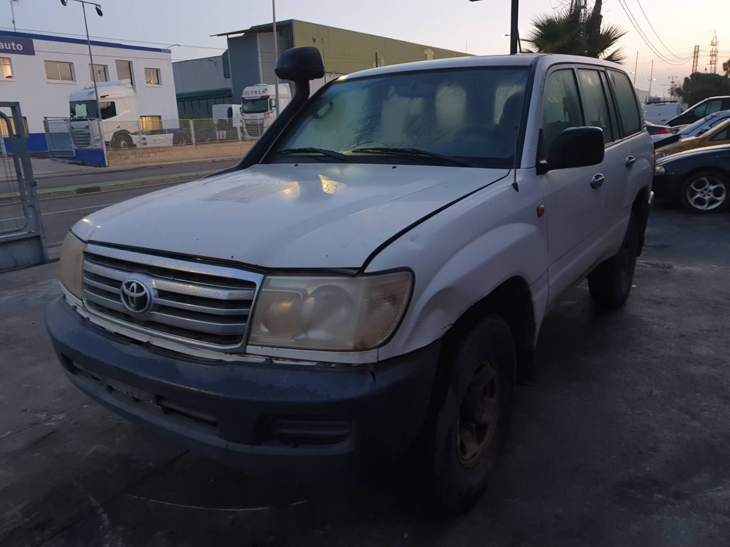 TOYOTA LAND CRUISER (J100)