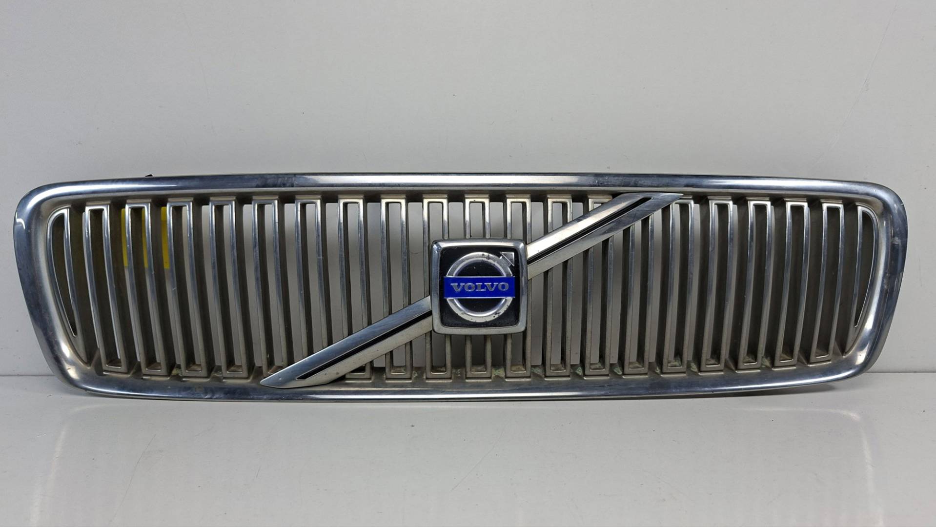 Front grille - 8859875 - VOLVO - V70 FAMILIAR