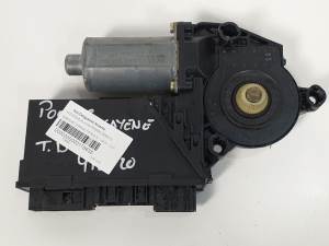 MOTOR ELEVALUNAS TRASERO DERECHO 0130821764 PORSCHE CAYENNE (TYP 9PA) Autodesguaces Alicante