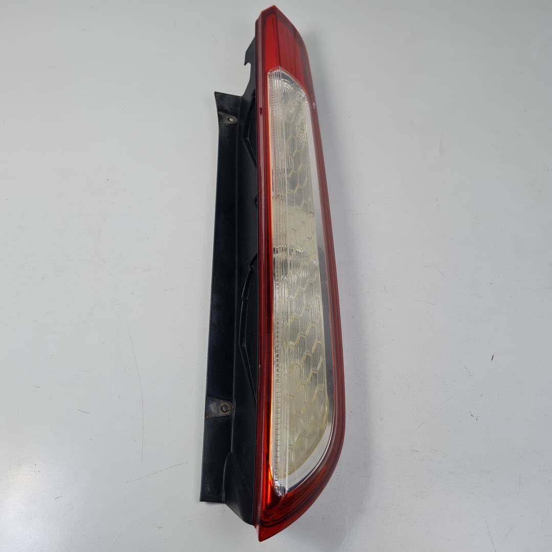 PILOTO TRASERO DERECHO - 8M5113404A - FORD - FOCUS LIM. (CB4)