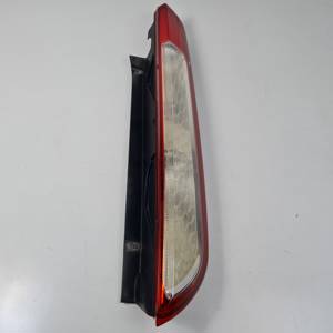 PILOTO TRASERO DERECHO 8M5113404A FORD FOCUS LIM. (CB4) Autodesguaces Alicante