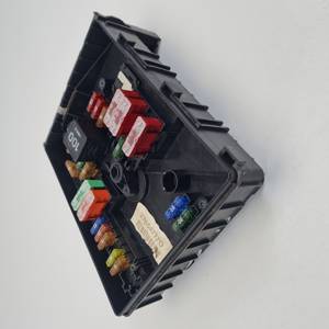 CAJA RELES / FUSIBLES 1K0937125A VOLKSWAGEN GOLF V BERLINA (1K1) Autodesguaces Alicante