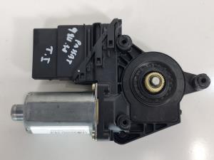 MOTOR LIMPIA TRASERO 0130821967 VOLKSWAGEN PASSAT BERLINA (3B2) Autodesguaces Alicante