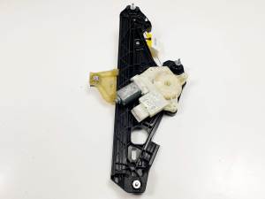 ELEVALUNAS TRASERO IZQUIERDO 827216498R RENAULT CAPTUR II Autodesguaces Alicante