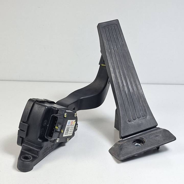 POTENCIOMETRO PEDAL 327002S000 KIA SPORTAGE (SL) Autodesguaces Alicante