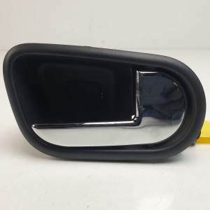 MANETA INTERIOR TRASERA DERECHA E4B5A22600AEW FORD KA+ Autodesguaces Alicante