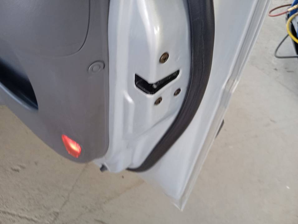CERRADURA PUERTA DELANTERA DERECHA