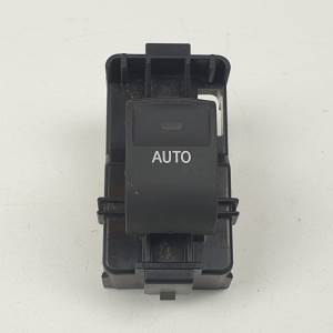 MANDO ELEVALUNAS DELANTERO DERECHO TOYOTA VENZA (AV10) Autodesguaces Alicante