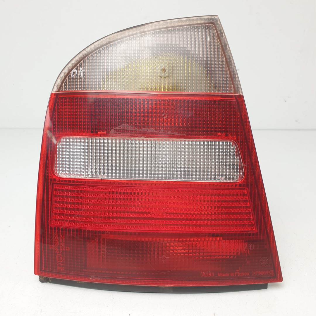 PILOTO TRASERO IZQUIERDO - 1U6945111 - SKODA - OCTAVIA BERLINA (1U2)