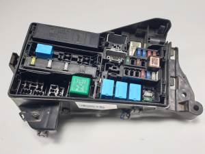 CAJA RELES / FUSIBLES 8921130020 LEXUS GS (GS/US/WS19) Autodesguaces Alicante