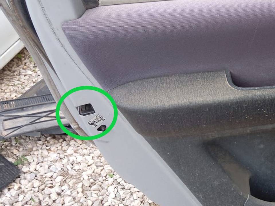 CERRADURA PUERTA TRASERA IZQUIERDA
