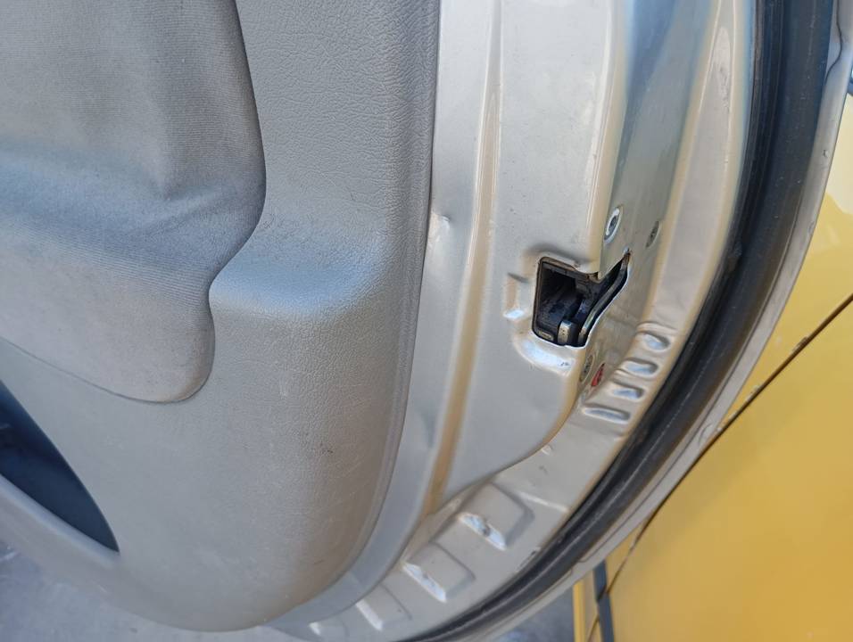 CERRADURA PUERTA TRASERA DERECHA