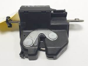 CERRADURA MALETERO / PORTON 55701971 OPEL CORSA D Autodesguaces Alicante