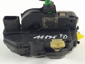 CERRADURA PUERTA TRASERA DERECHA 13503808 OPEL INSIGNIA BERLINA Autodesguaces Alicante
