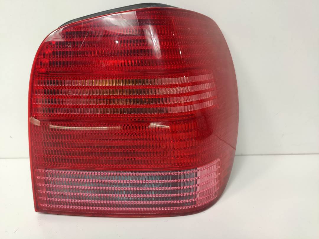 PILOTO TRASERO DERECHO - VOLKSWAGEN - POLO BERLINA (6N2)