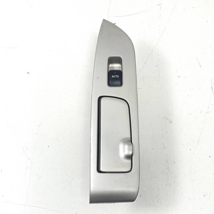 MANDO ELEVALUNAS TRASERO IZQUIERDO 8403048070 LEXUS RX Autodesguaces Alicante