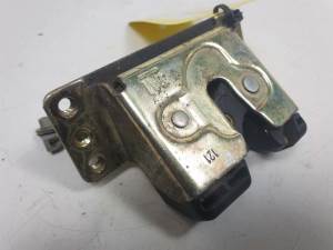 CERRADURA MALETERO / PORTON 90563999 OPEL ZAFIRA A Autodesguaces Alicante