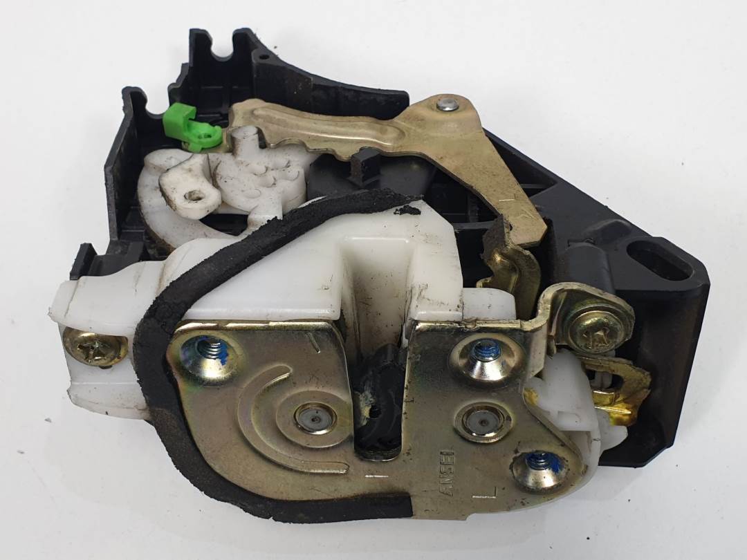 CERRADURA PUERTA DELANTERA IZQUIERDA - MITSUBISHI - L 200 (KA0/KB0)