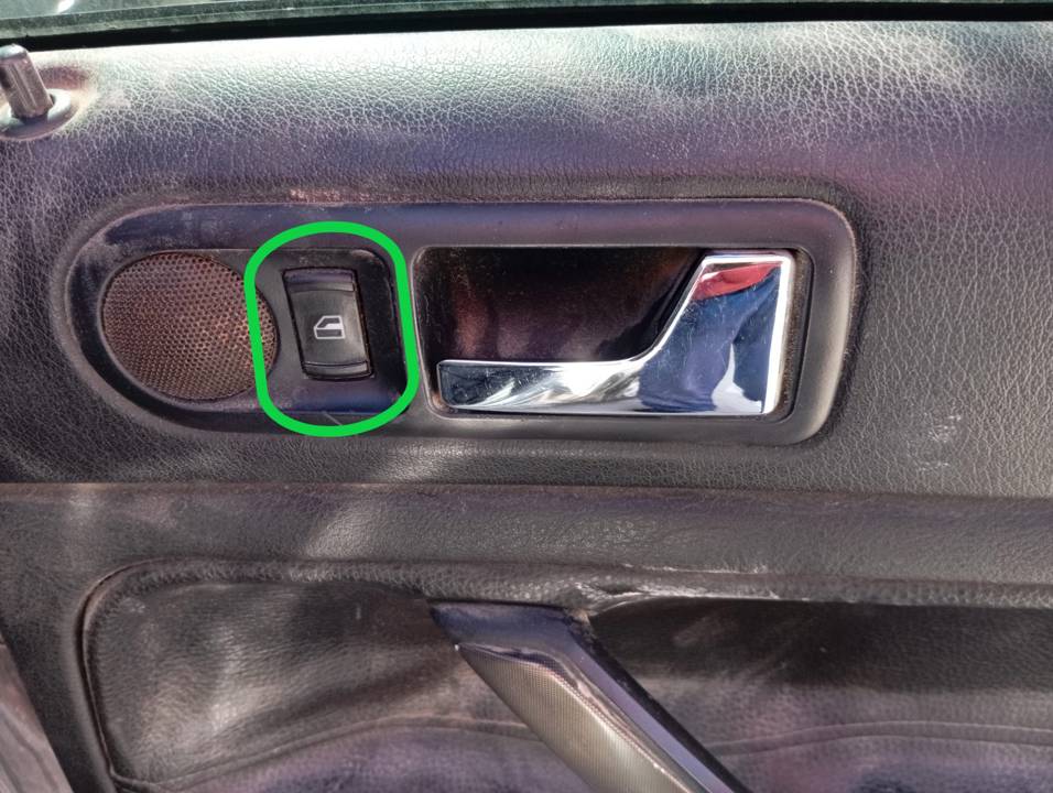 MANDO ELEVALUNAS TRASERO DERECHO