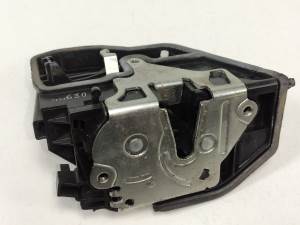 CERRADURA PUERTA TRASERA DERECHA 7154630 BMW SERIE 5 TOURING (E61) Autodesguaces Alicante