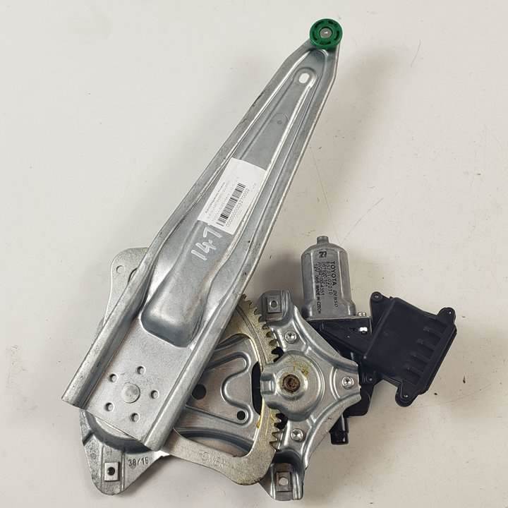 ELEVALUNAS TRASERO IZQUIERDO - 5870102010 - TOYOTA - AVENSIS