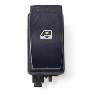 MANDO ELEVALUNAS DELANTERO DERECHO 057321B NISSAN PRIMASTAR (X83) Autodesguaces Alicante