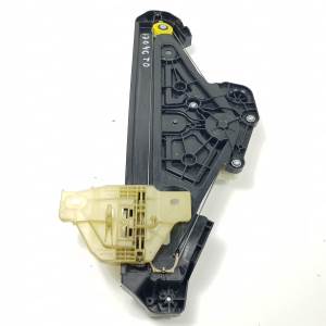 ELEVALUNAS TRASERO DERECHO 827209371R RENAULT CAPTUR II Autodesguaces Alicante