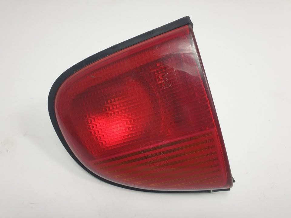 PILOTO TRASERO DERECHO INTERIOR - 98AG15K258 - FORD - ESCORT BERL./TURNIER