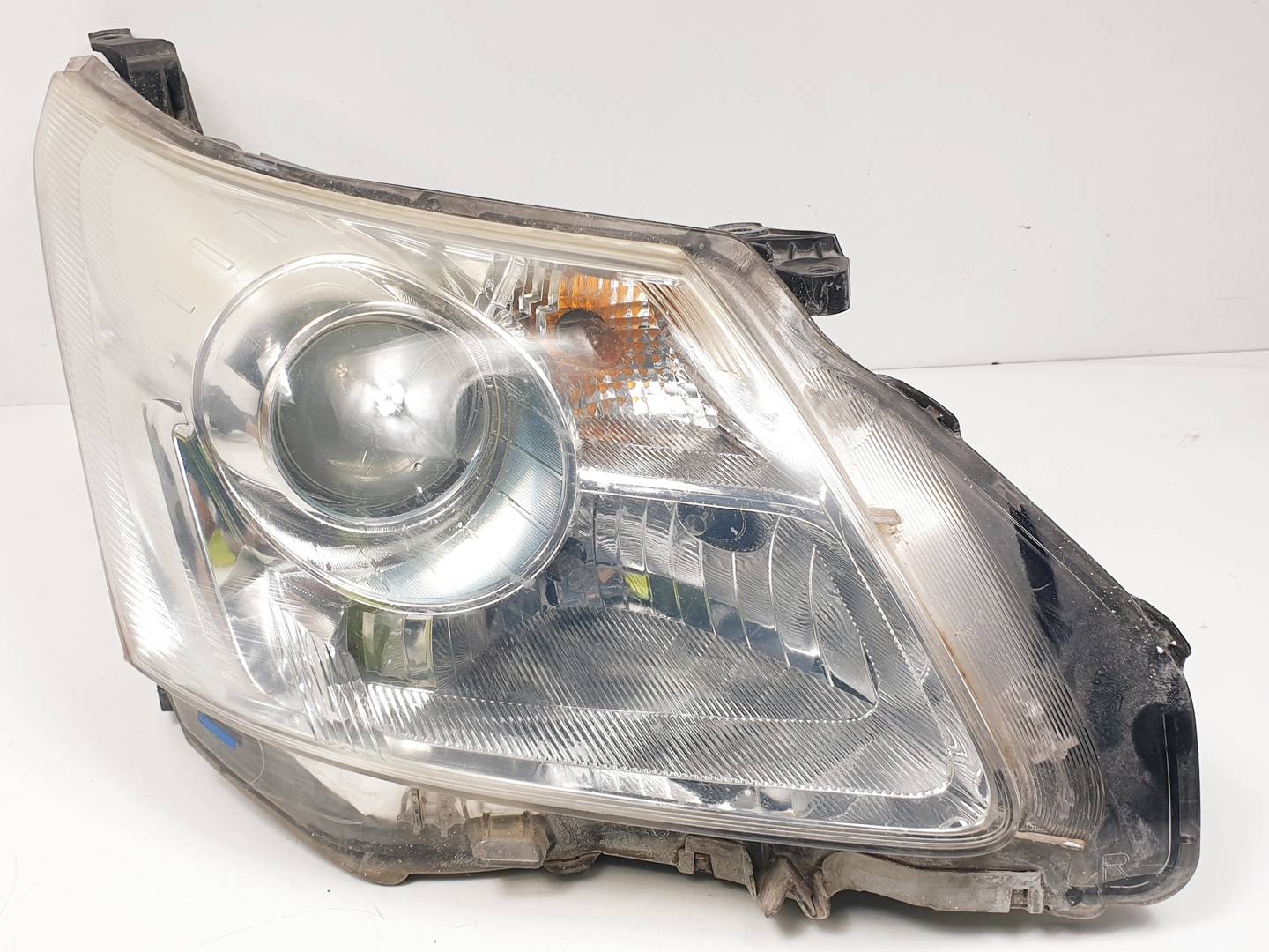FARO DERECHO - 8112605310 - TOYOTA - AVENSIS BERLINA (T27)