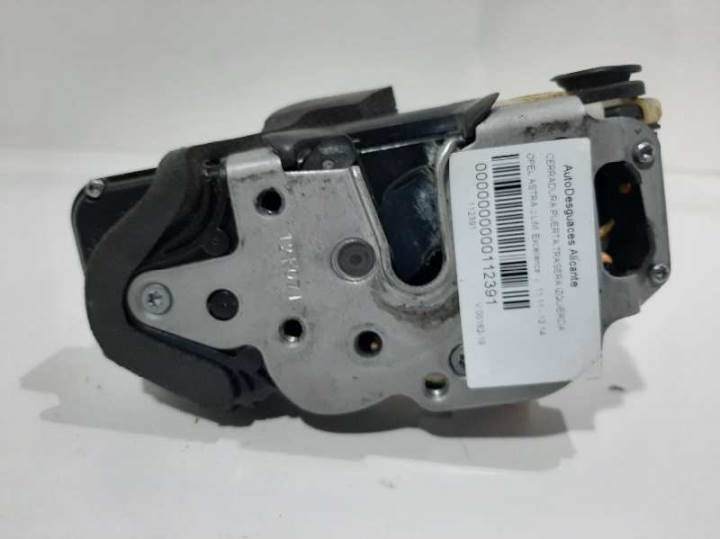 CERRADURA PUERTA TRASERA IZQUIERDA 3023881 OPEL ASTRA J LIM. Autodesguaces Alicante