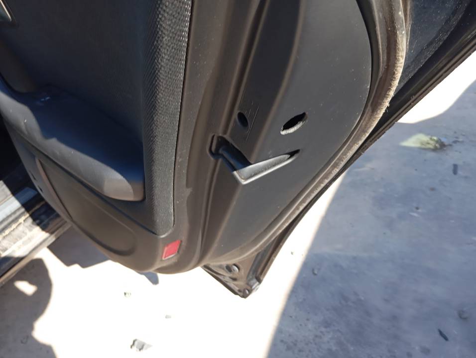 CERRADURA PUERTA TRASERA DERECHA