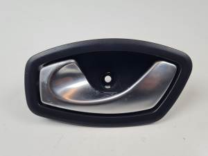 MANETA INTERIOR DELANTERA IZQUIERDA 826730001R RENAULT CLIO IV Autodesguaces Alicante