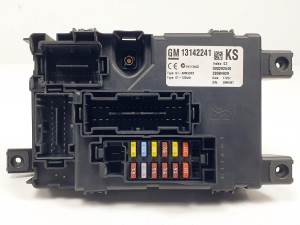 CAJA RELES / FUSIBLES 13142241 OPEL CORSA D Autodesguaces Alicante