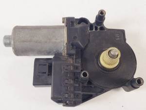 MOTOR ELEVALUNAS DELANTERO IZQUIERDO 0130821774 AUDI ALLROAD QUATTRO (4BH) Autodesguaces Alicante